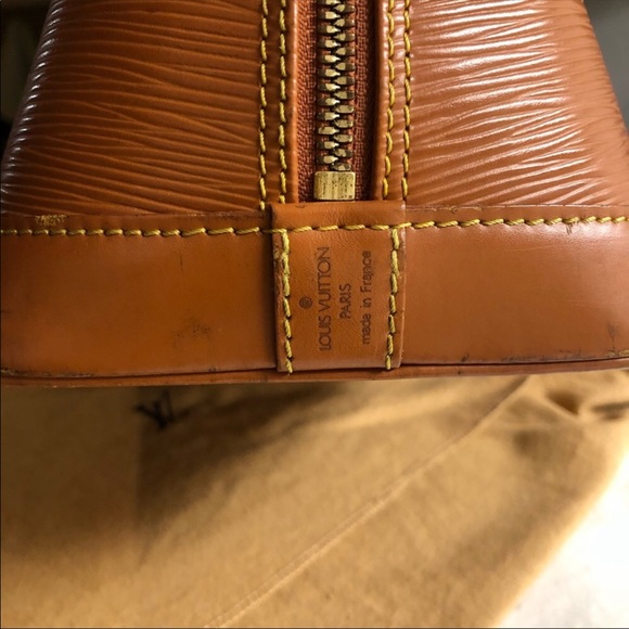 Authentic Louis Vuitton Alma Epi leather bag - Picture 5 of 8